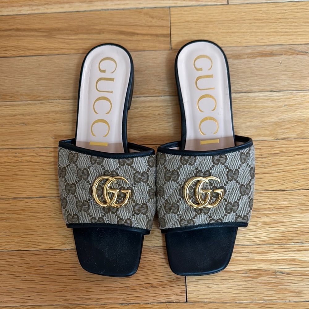 Gucci Black and Brown Sandals with Iconic Logo